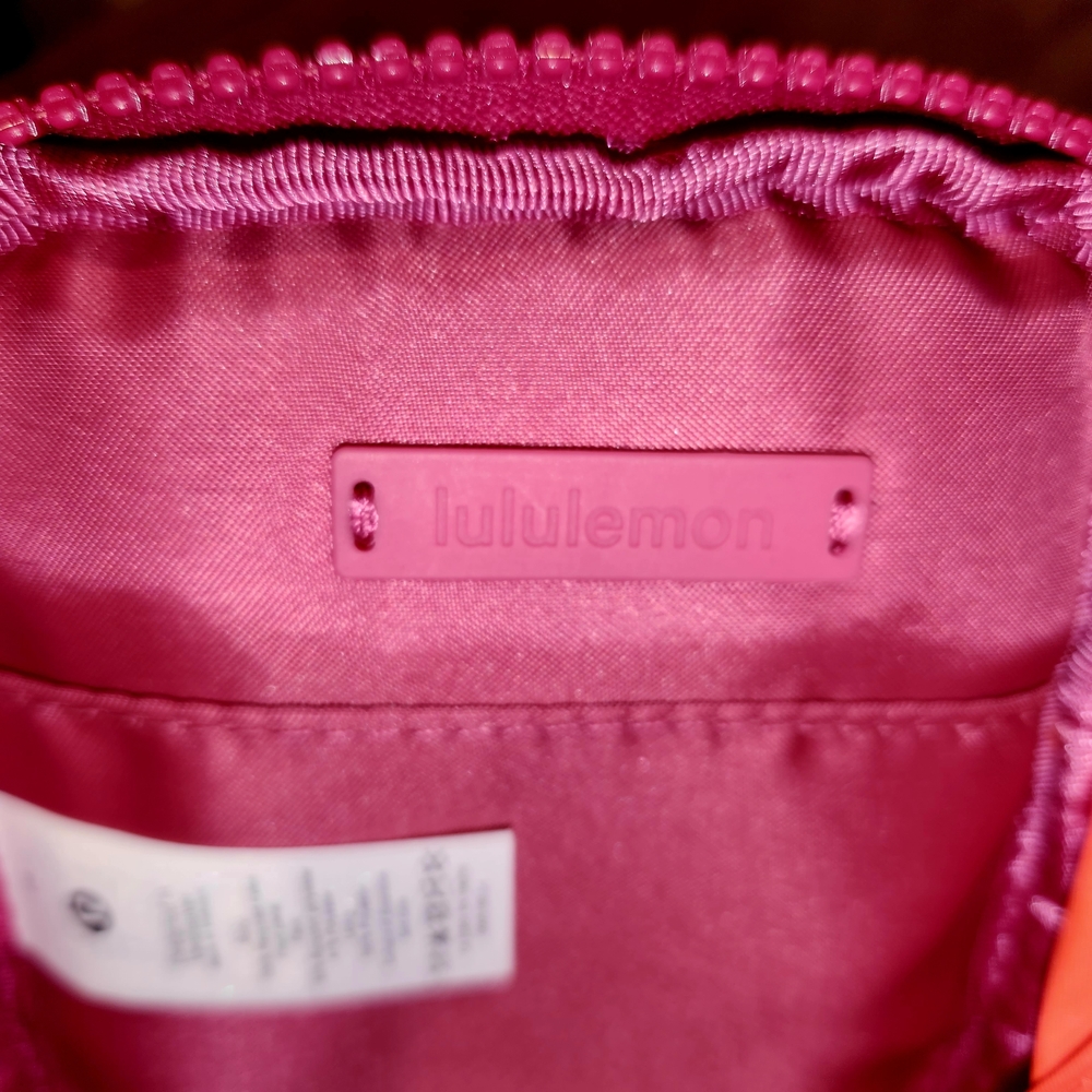 Lululemon Vibrant Pink Bag - Picture 4 of 4